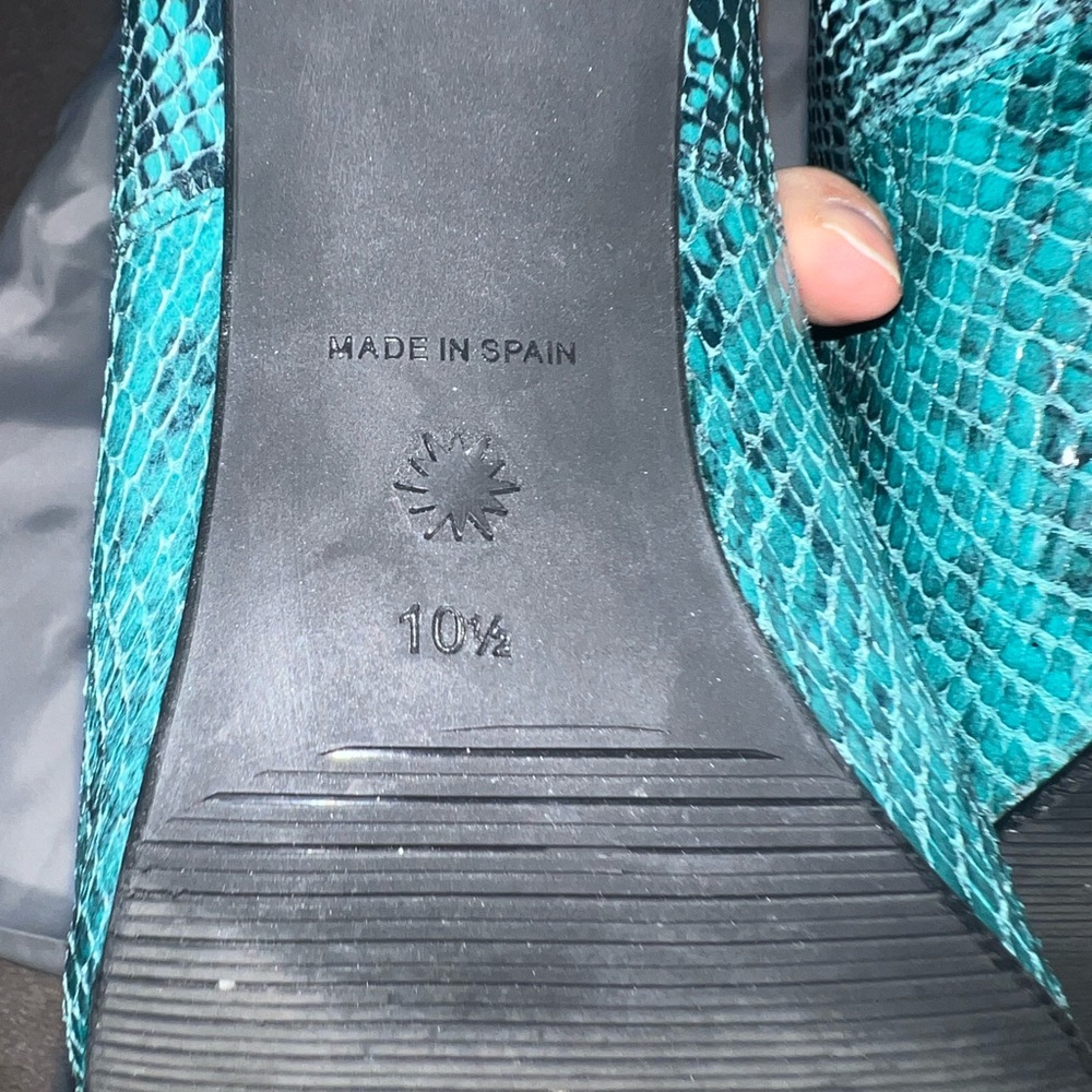 Stuart Weitzman Green Python Print Booties (Fifer… - image 6